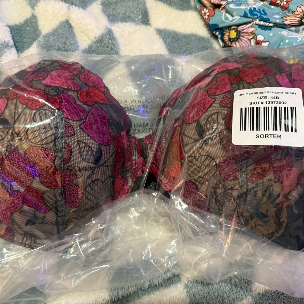 NWT Torrid Floral Lace Bra Red & Black 44b